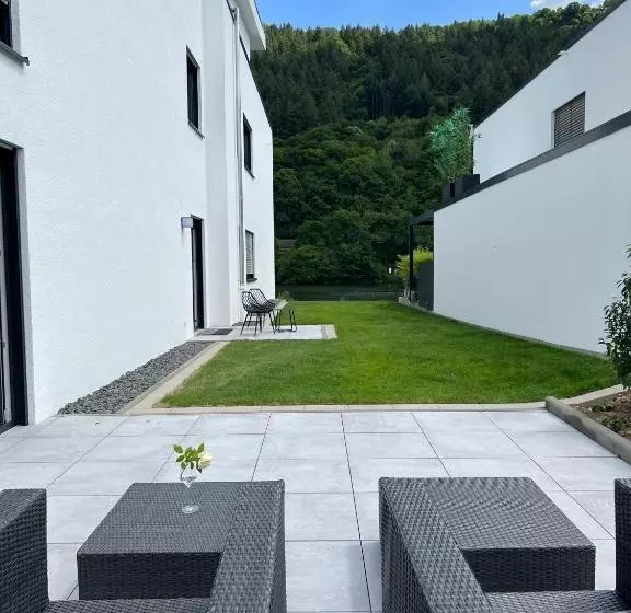 Auslese 54  Direkt Am Moselufer  Gästezimmer & Ferienwohnung