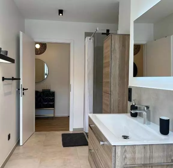 Auslese 54  Direkt Am Moselufer  Gästezimmer & Ferienwohnung