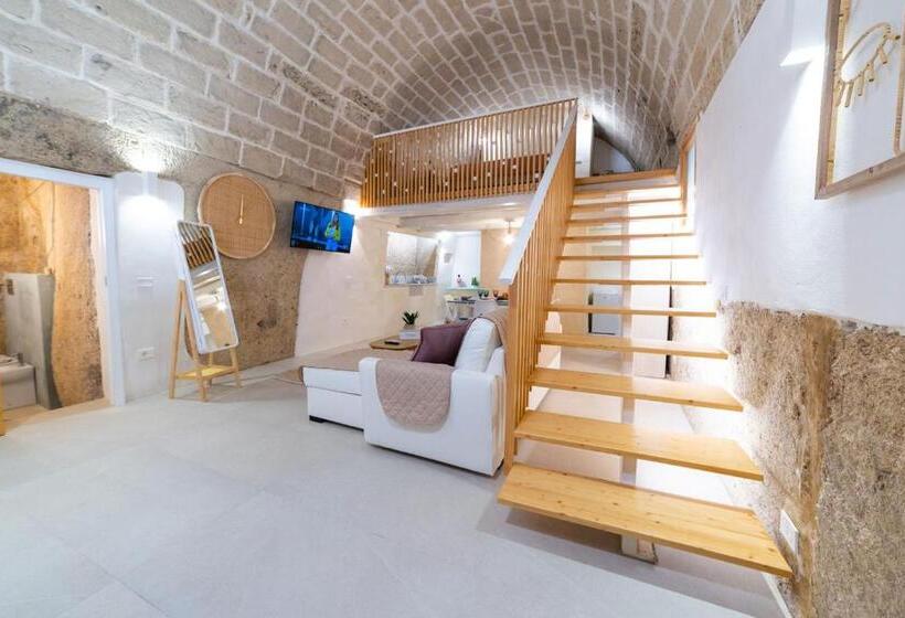 La Grotta Di Favignana