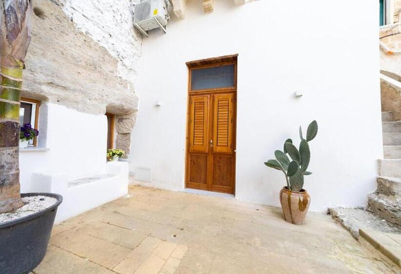 La Grotta Di Favignana