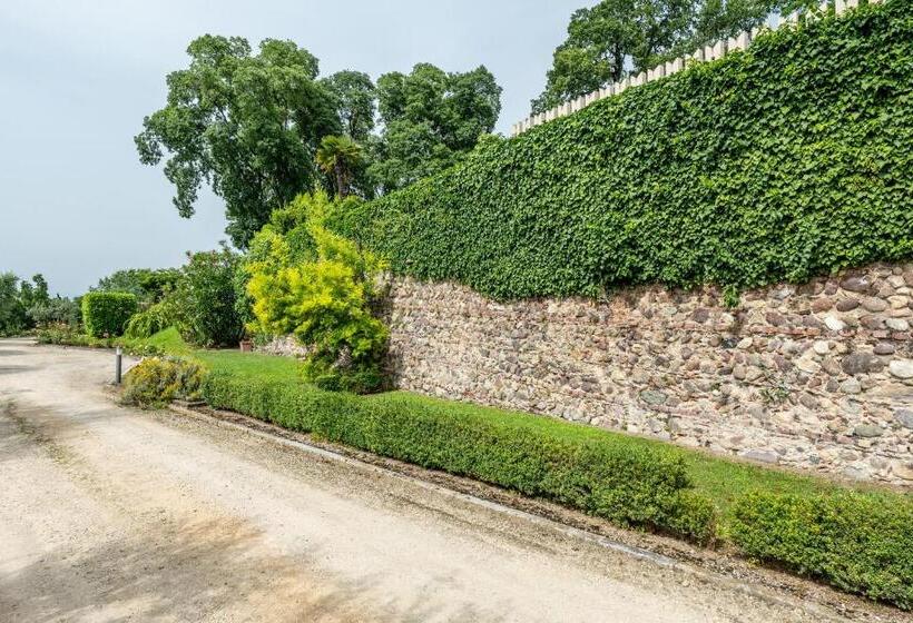Lobram Castle Apartment Near Lazise