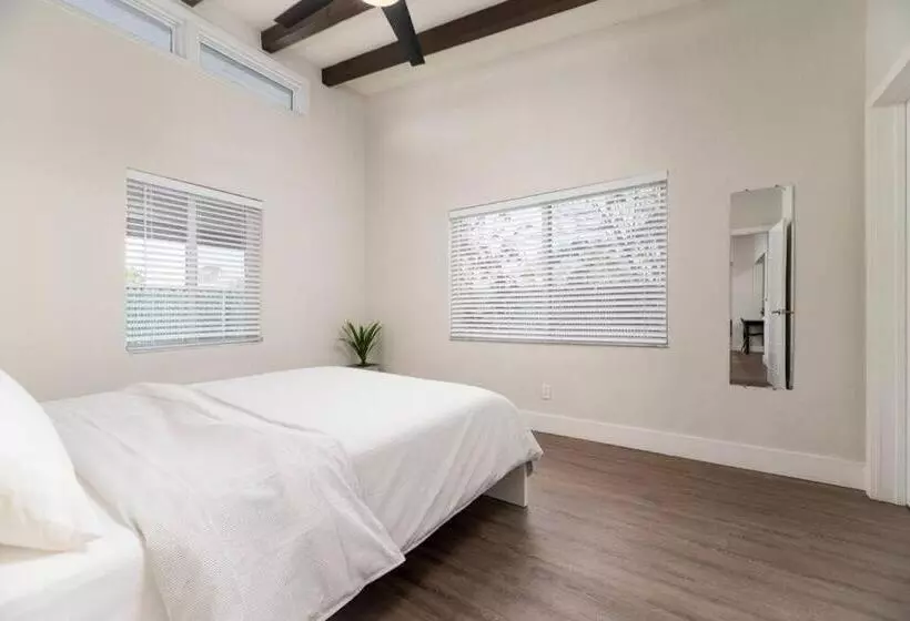 The Hideaway At Lake Ridge 1