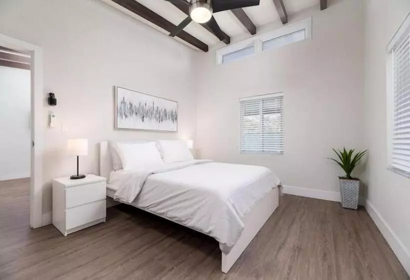 The Hideaway At Lake Ridge 1