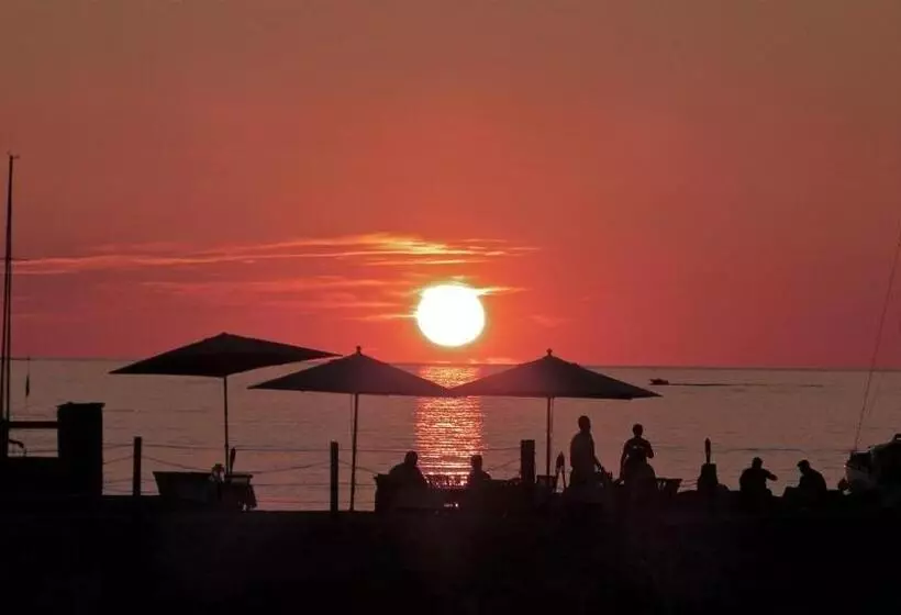 Hotelli Hôtel De La Jetée