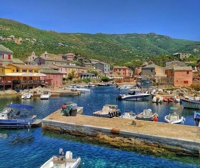 בית מלון כפרי Hôtel De La Jetée