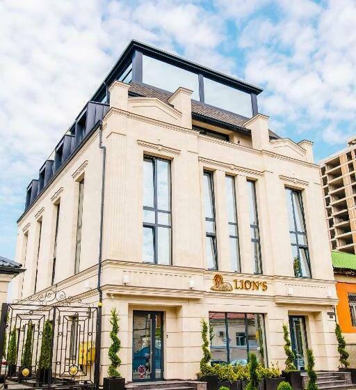 هتل Lion S