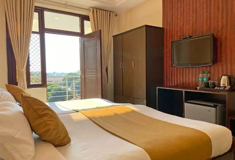 Hotel Nirvana Palace Rishikesh