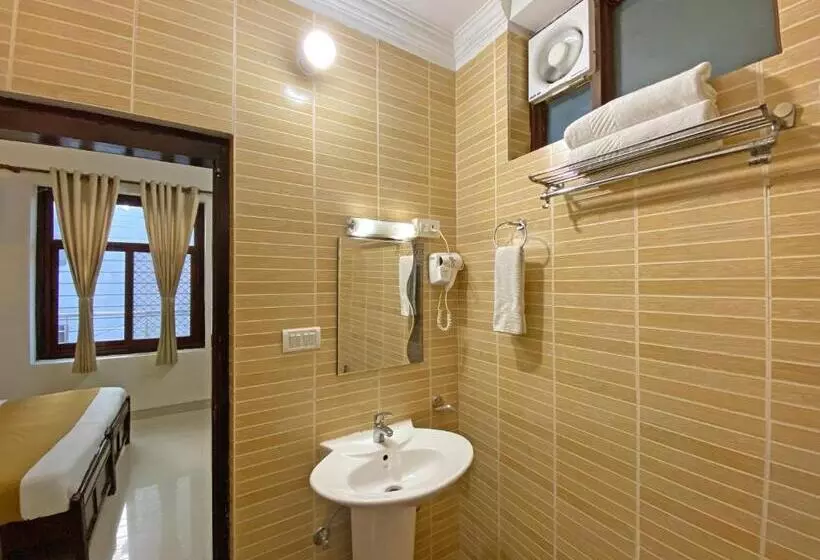 Hotel Nirvana Palace Rishikesh