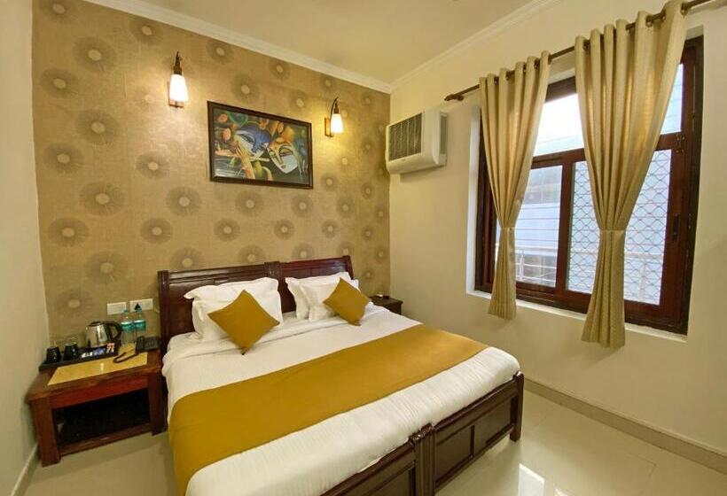 هتل Nirvana Palace Rishikesh