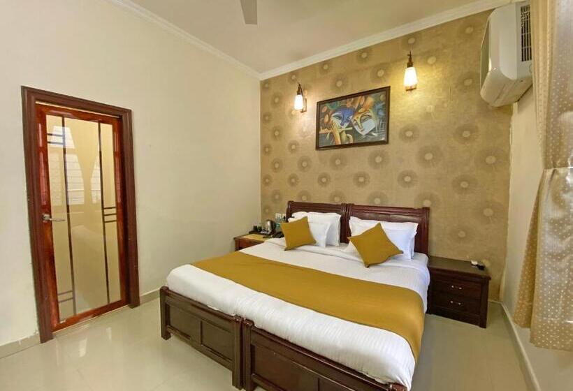 هتل Nirvana Palace Rishikesh