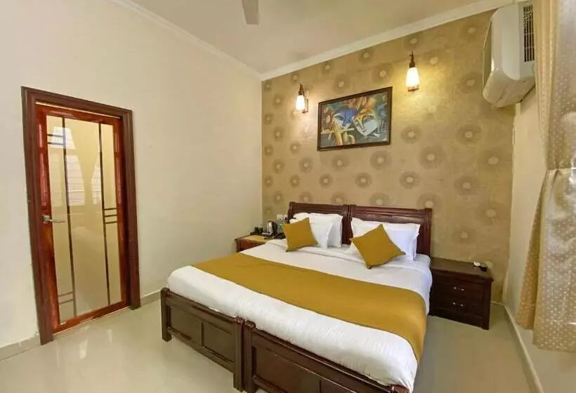 Hotel Nirvana Palace Rishikesh