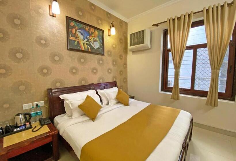 هتل Nirvana Palace Rishikesh