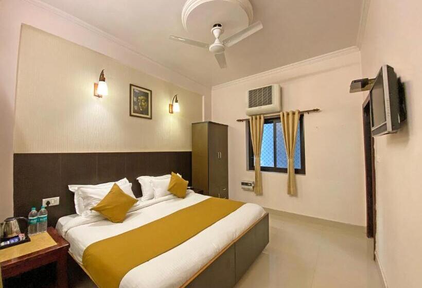 هتل Nirvana Palace Rishikesh