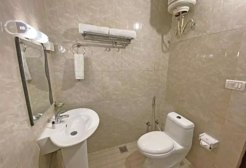 Hotel Nirvana Palace Rishikesh