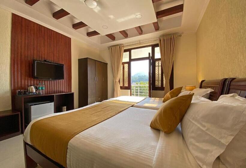 هتل Nirvana Palace Rishikesh