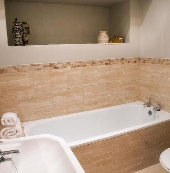 Number 5, 8 10 Cheltenham Mount