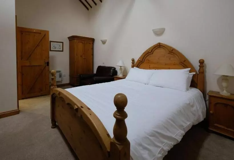 Majatalo Church Farm Lodge