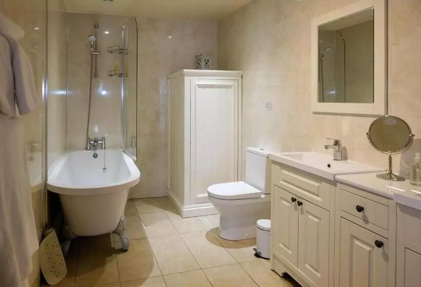 Majatalo Church Farm Lodge