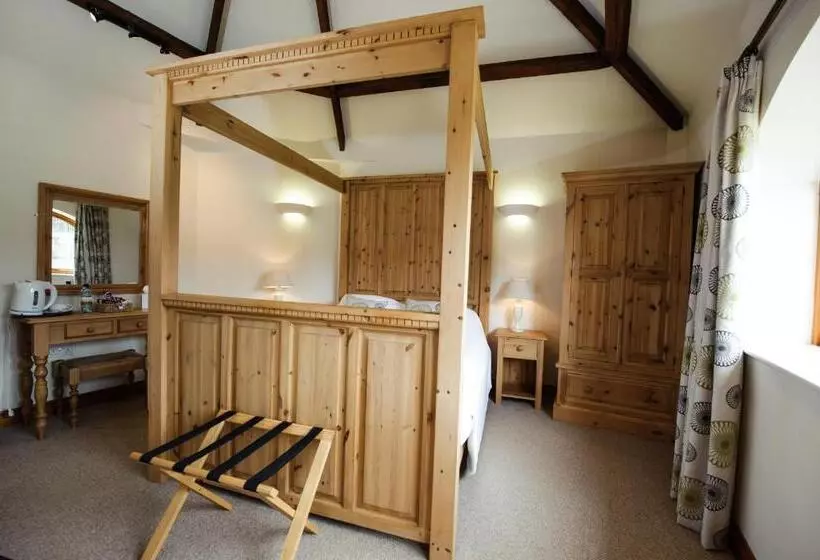 Majatalo Church Farm Lodge