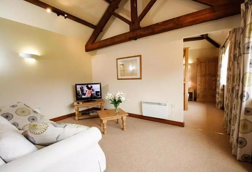 Majatalo Church Farm Lodge