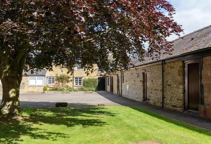 Majatalo Church Farm Lodge