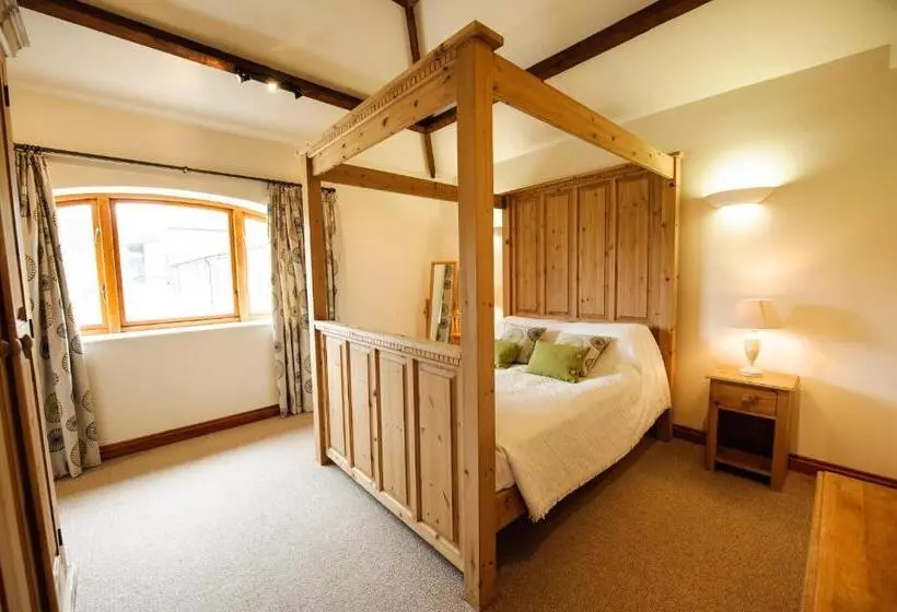 Majatalo Church Farm Lodge