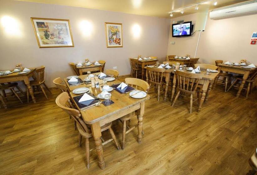 펜션 Church Farm Lodge