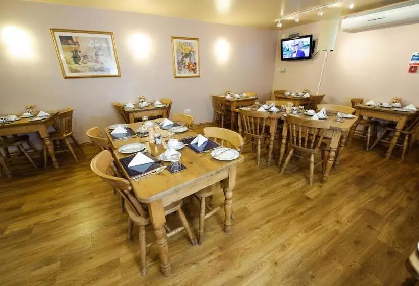 Majatalo Church Farm Lodge