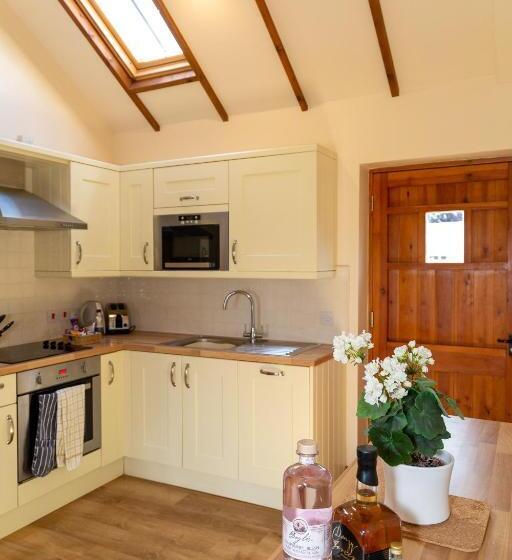 펜션 Church Farm Lodge