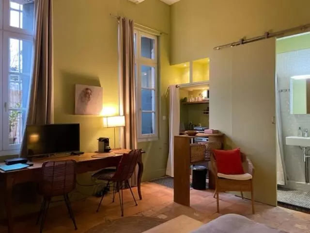 Peyrou, Studio La Merci, 3 étoiles