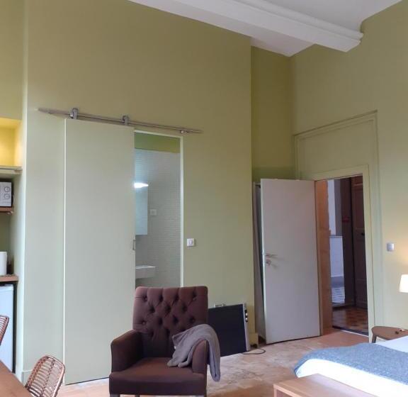 Peyrou, Studio La Merci, 3 étoiles