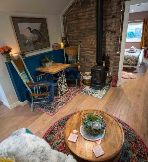 The Loveshack Lodge Balquhidder