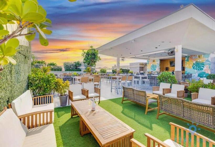 هاستل Hot Tub & Rooftop Pool  Near Beach