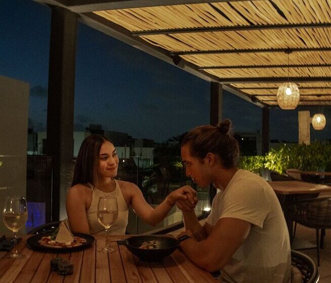 Hive Cancun By G Hotels