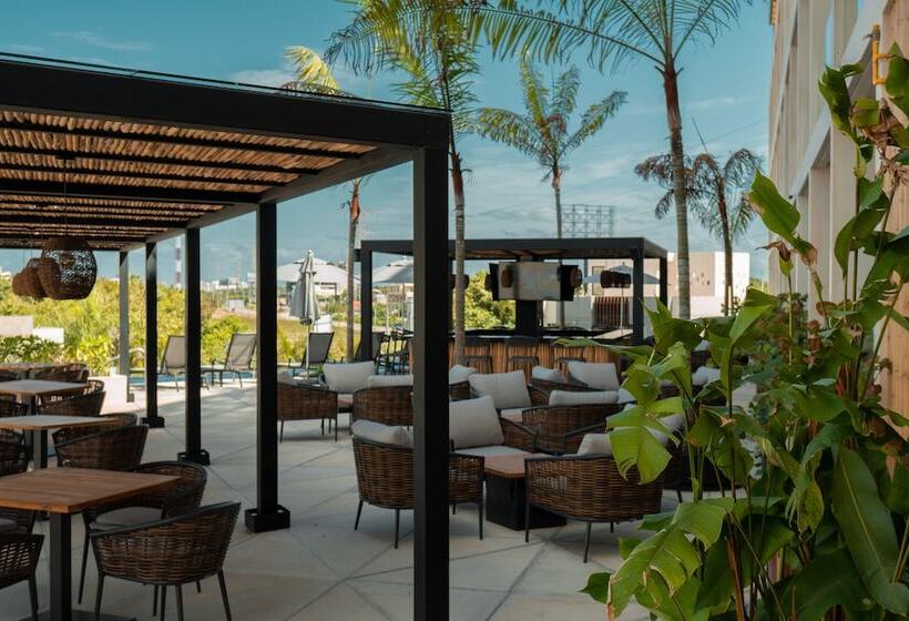 Hive Cancun By G Hotels