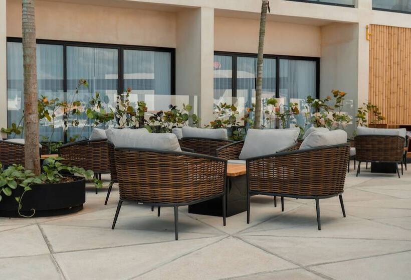 Hive Cancun By G Hotels