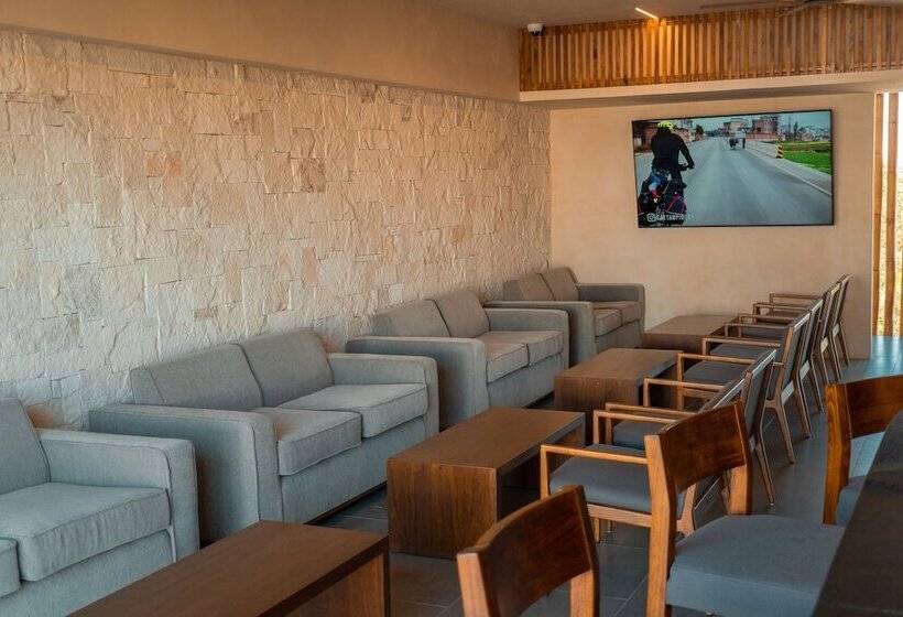 Hive Cancun By G Hotels