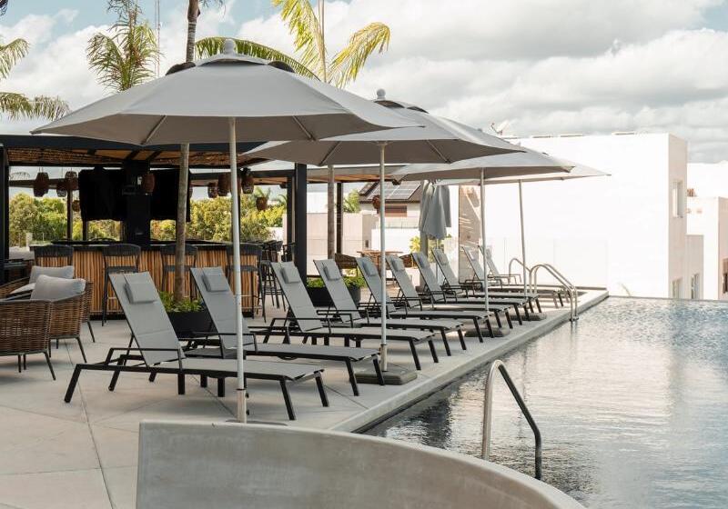 Hive Cancun By G Hotels