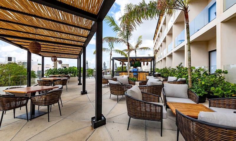 Hive Cancun By G Hotels