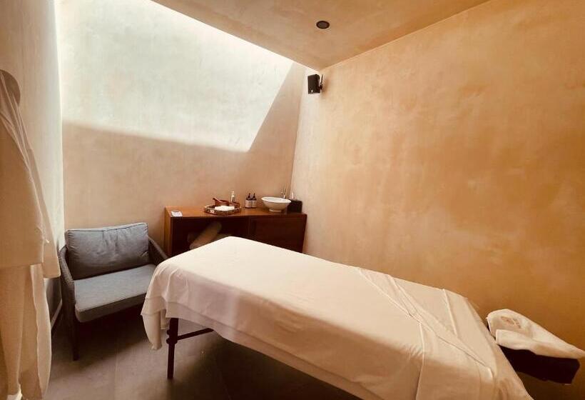 Hive Cancun By G Hotels