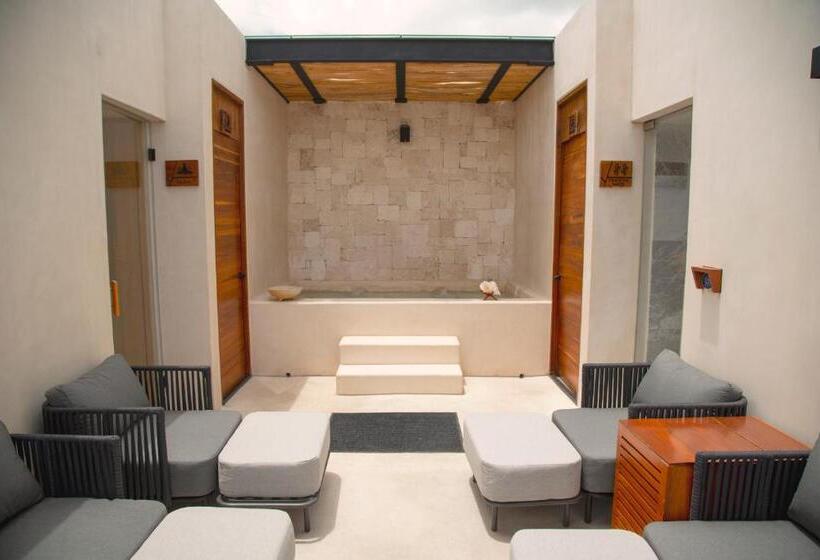 Hive Cancun By G Hotels