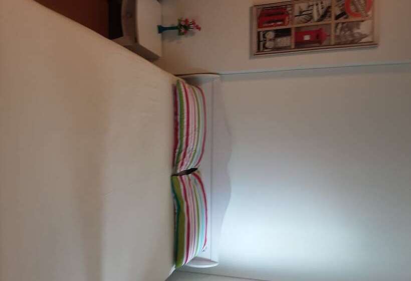 פנסיון Room In Guest Room   Chan Kim Don Mueang Guest House Triple Room