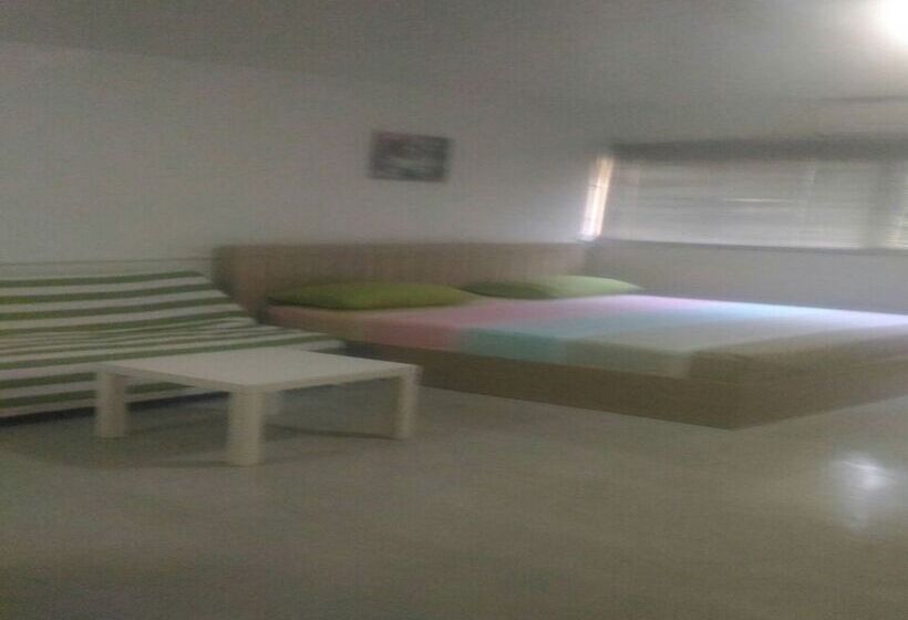 פנסיון Room In Guest Room   Chan Kim Don Mueang Guest House Triple Room