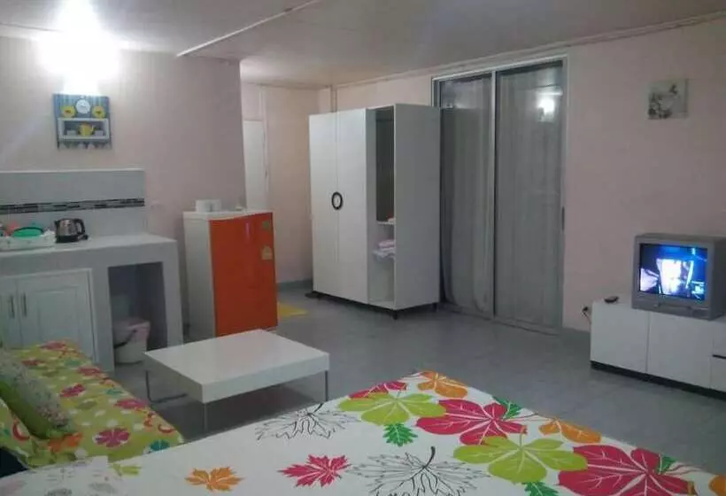 ペンション Room In Guest Room   Chan Kim Don Mueang Guest House Triple Room