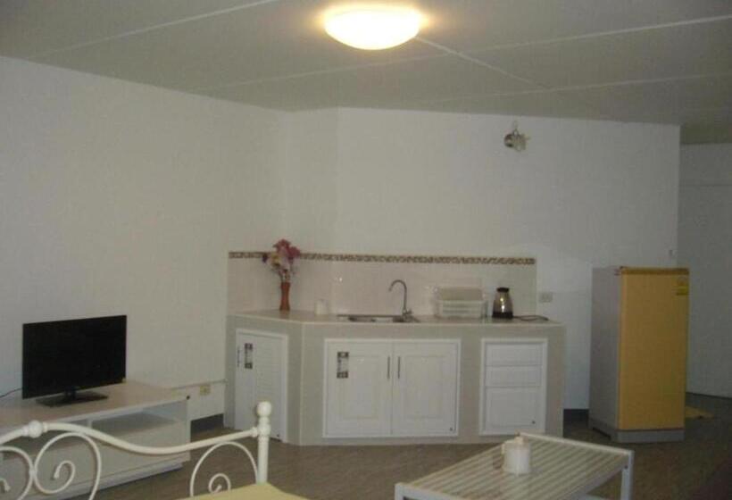 פנסיון Room In Guest Room   Chan Kim Don Mueang Guest House Triple Room