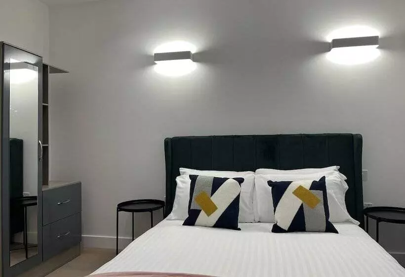 Charles Hope London Brentford