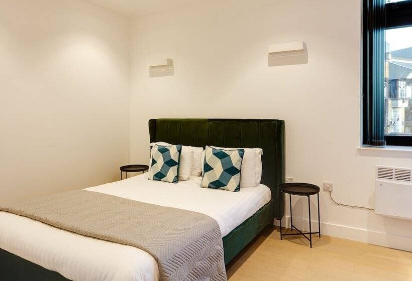 Charles Hope London Brentford