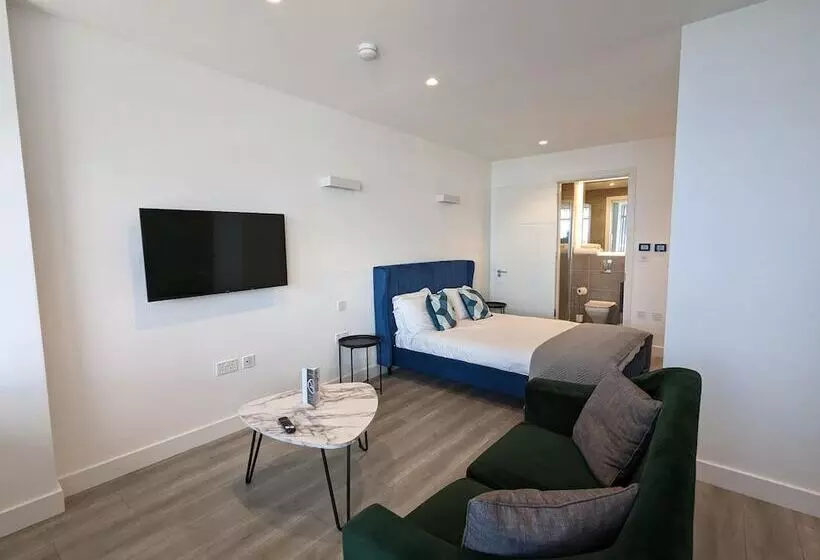 Charles Hope London Brentford