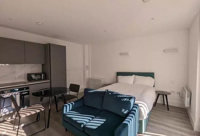 Charles Hope London Brentford