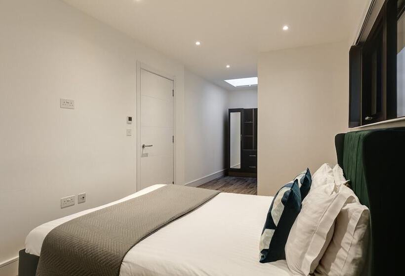 Charles Hope London Brentford